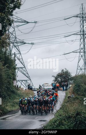 Walsall, UK. 5th October 2021, AJ Bell Womens Cycling Tour, Stage 2, Walsall to Walsall. The peloton in the rain. Credit: Action Plus Sports Images/Alamy Live News Stock Photo