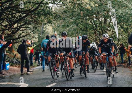 Walsall, UK. 5th October 2021, AJ Bell Womens Cycling Tour, Stage 2, Walsall to Walsall. Lizzie Deignan leads the peloton on the circuit of Walsall. Credit: Action Plus Sports Images/Alamy Live News Stock Photo