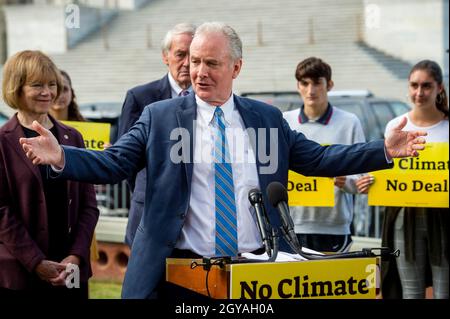 United States Senator Chris Van Hollen (Democrat of Maryland) offers remarks during a press conference on funding climate change legislation “No Climate, No Deal” at the US Capitol in Washington, DC, Thursday, October 7, 2021. Some Democratic senators, along with with climate change activists, said they wouldn't support President Biden's policy funding legislation with no significant funding for policies that work to combat climate change.Credit: Rod Lamkey/CNP /MediaPunch Stock Photo