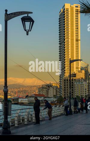 LEBANON, BEIRUT, DAR MREISSE, FISHERMEN ON THE BEIRUT CORNICHE Stock Photo