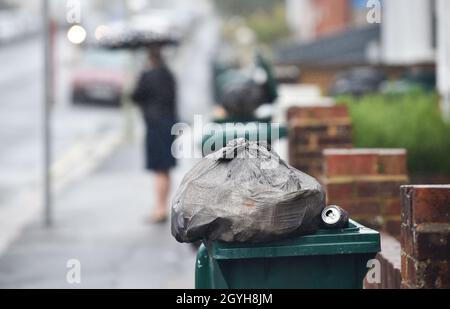 Brighton UK 8th October 2021 - Uncollected rubbish in Brighton during a  two-week strike by refuse truck drivers in the city .  GMB members voted to strike in a dispute with the Green Party led city council over working practices including changes of duties and the removal of drivers from long-standing rounds. : Credit Simon Dack / Alamy Live News Stock Photo