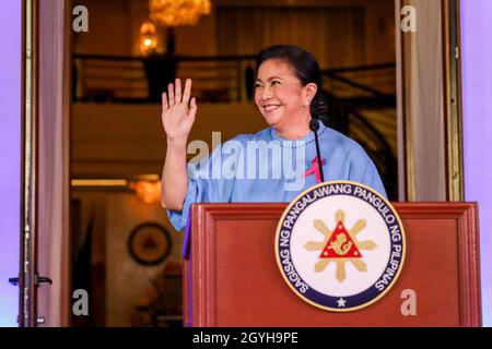 Quezon City, Metro Manila, Philippines. 8th October 2021. Vice President Leni Robredo announcing her presidential bid for the 2022 national elections. After a long-anticipated decision, Leni Robredo announced her presidential bid leading her to another competition with the son of the late dictator Ferdinand Marcos who is also seeking for presidency. Credit: Majority World CIC/Alamy Live News Stock Photo