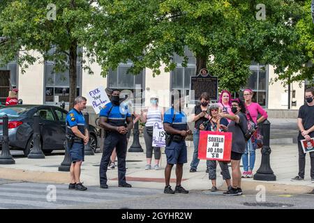 Montgomery, Alabama, USA - Oct. 2, 2021: Police talking to portest organizors for the 2021 Women's March in downtown Montgomery. Stock Photo