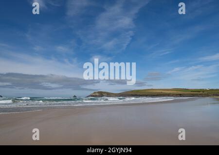Booby's Bay, near Padstow, Cornwall, UK. 8th Setpember 2021. UK Weather. 19 degrees C in the October sunshine on a virtually deserted beach at Booby's bay in Cornwall .Credit Simon Maycock / /Alamy Live News. Stock Photo