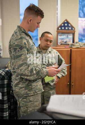 Airmen from the 124th Fighter Wing participate in a pre-deployment function line at Gowen Field, Boise, Idaho, Jan. 11, 2020. The PDF line, hosted by the 124th Force Support Squadron, ensures Airmen are equipped with proper documentation and essentials prior to deployment. (U.S. Air National Guard photo by Airman 1st Class Taylor Walker) Stock Photo
