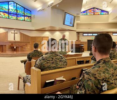 MARINE CORPS BASE HAWAII, Hawaii (Jan 13, 2020) US Navy Surgeon General Rear Adm Bruce Gillingham speaks with Sailors assigned to operational Marine Aid Stations and Navy Medicine Readiness and Training Command (NMRTC) Pearl Harbor at an Admiral's Call in the Marine Corps Base Hawaii chapel on January 13, 2020. Rear Adm Gillingham is visiting operational and readiness Navy medical units in the Pacific to talk about ensuring readiness by providing well trained people, working in cohesive teams on optimized platforms, demonstrating high velocity performance to project medical power in support of Stock Photo