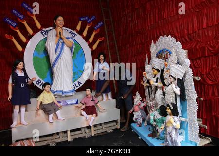 Kolkata, India. 07th Oct, 2021. CM Mamata Banerjee's idol installed at Kolkata Durga Puja Pandal in North 24. The Pandal is situated in Nazrul Park Unnayan Samithi. The idol has 10 hands depicting the ten schemes undertaken by Mamata Banerjee. The idol is made of fiberglass. (Photo by Dipa Chakraborty/Pacific Press) Credit: Pacific Press Media Production Corp./Alamy Live News Stock Photo