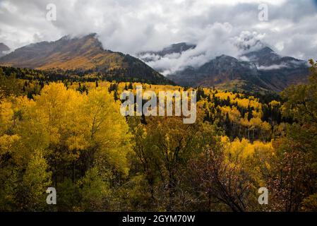 Scenic view of the famous Alpine Loop in the Wasatch Mountains of Utah, USA.  Magnificent fall vistas are a magnet for tourists and locals alike. Stock Photo