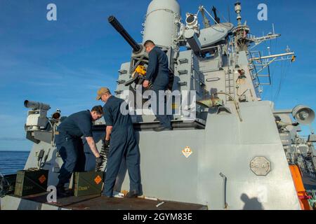 PACIFIC OCEAN (Jan. 28, 2020) Sailors inspect the Phalanx close-in weapon system (CIWS) before a live-fire exercise aboard the Arleigh Burke-class guided-missile destroyer USS Kidd (DDG 100) Jan. 28, 2020. Kidd, part of the Theodore Roosevelt Carrier Strike Group, is on a scheduled deployment to the Indo-Pacific. (U.S. Navy photo by Mass Communication Specialist 3rd Class Brandie Nuzzi) Stock Photo