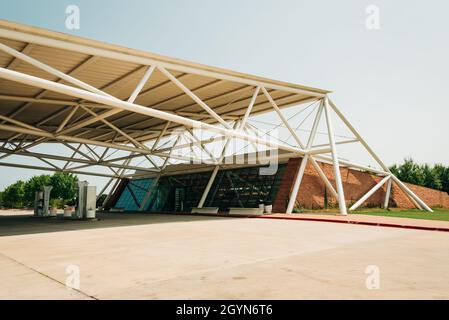 Modern architecture at Pops Route 66 Soda Ranch, in Arcadia, Oklahoma Stock Photo