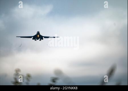 A B-1B Lancer assigned to the 9th Expeditionary Bomb Squadron prepares to land at RAF Fairford, United Kingdom, Oct. 7, 2021. The 9th EBS, conducting a Bomber Task Force Europe deployment, will operate out of RAF Fairford to support strategic bomber missions throughout U.S. European Command’s theater. “Deploying to places like RAF Fairford provides us the opportunity to gain proficiency at operating at a forward location and put Dynamic Force Employment into action while projecting long-range airpower within the European theater,” said Lt. Col. Nathan Jenkins, 9th EBS commander. “We are excite Stock Photo