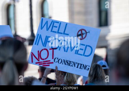 St. Paul, Minnesota. Stop the mandate protest. Protest to stop vaccine mandates and passports. Anti-vaccine movement. Stock Photo