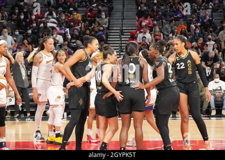 Las Vegas, USA. 08th Oct, 2021. LAS VEGAS, NV - OCTOBER 8: Phoenix Mercury players huddle during game 5 of the WNBA semifinals between the Las Vegas Aces and the Phoenix Mercury on October 8, 2021, at Mandalay Bay Events Center in Paradise, USA. (Photo by Louis Grasse/PxImages) Credit: Px Images/Alamy Live News Stock Photo