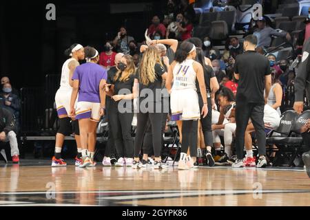 Las Vegas, USA. 08th Oct, 2021. LAS VEGAS, NV - OCTOBER 8: Phoenix Mercury players huddle during game 5 of the WNBA semifinals between the Las Vegas Aces and the Phoenix Mercury on October 8, 2021, at Mandalay Bay Events Center in Paradise, USA. (Photo by Louis Grasse/PxImages) Credit: Px Images/Alamy Live News Stock Photo