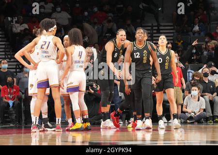 Las Vegas, USA. 08th Oct, 2021. LAS VEGAS, NV - OCTOBER 8: Las Vegas Aces center Liz Cambage (8)  and Las Vegas Aces guard Chelsea Gray (12) reacts during game 5 of the WNBA semifinals between the Las Vegas Aces and the Phoenix Mercury on October 8, 2021, at Mandalay Bay Events Center in Paradise, USA. (Photo by Louis Grasse/PxImages) Credit: Px Images/Alamy Live News Stock Photo