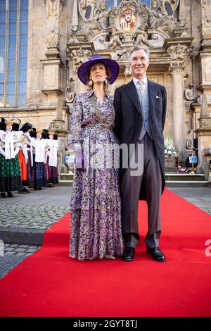 09 October 2021, Lower Saxony, Bückeburg: Princess Sibilla and Prince Guillaume of Luxembourg arrive at the City Church for the church wedding of Alexander zu Schaumburg-Lippe and Mahkameh Navabi. Photo: Moritz Frankenberg/dpa Stock Photo