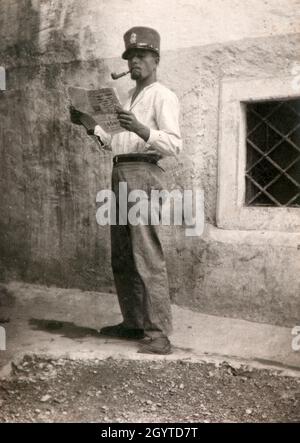 An unknown italian soldiers posing for a portrait during a moment of relax Stock Photo