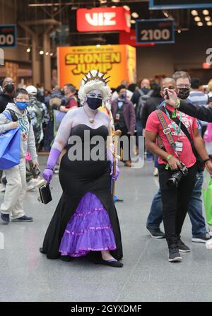 New York, NY, USA. 9th Oct, 2021. Jacob K. Javits Convention Center, New York, USA, October 09, 2021 - Thousands of Peoples Dressed in All Types of Costume Participated on the 3RD Day of the 2021 New York ComicCon Today at the Javits Center in New York City.Photo: Luiz Rampelotto/EuropaNewswire.PHOTO CREDIT MANDATORY. (Credit Image: © Luiz Rampelotto/ZUMA Press Wire) Stock Photo