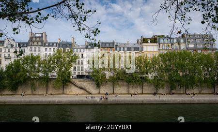 Parisian houses in a row in front of the river Seine Stock Photo