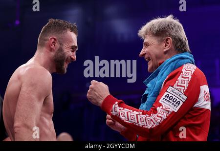 Magdeburg, Germany. 10th Oct, 2021. Boxing: World Championship light heavyweight, IBO, WBA (Interim), Krasniqi (Gersthofen) - Bösel (Freyburg): Dominic Bösel (l) cheers with his trainer Georg Bramowski after the fight. Credit: Ronny Hartmann/dpa/Alamy Live News Stock Photo