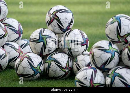 Hamburg, Germany. 10th Oct, 2021. Football: Final training for the national team before the World Cup qualifier against North Macedonia at Millerntor Stadium. Footballs are lying on the pitch. Credit: Marcus Brandt/dpa/Alamy Live News Stock Photo