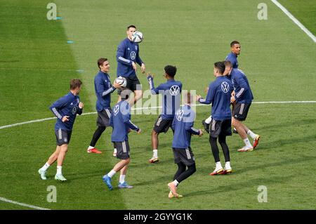 Hamburg, Germany. 10th Oct, 2021. Football: Final training for the national team before the World Cup qualifier against North Macedonia at Millerntor Stadium. The team during training. Credit: Marcus Brandt/dpa/Alamy Live News Stock Photo