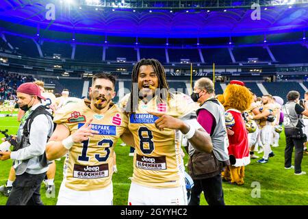 WR # 13 Anthony Brooks und WR # 8 Darrell Stewart Jr / Dresden Monarchs mit der Siegerzigarre Stock Photo