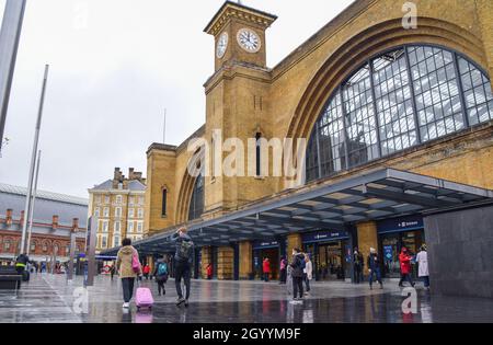 London, UK. 21st December 2020. King's Cross railway station exterior. Credit: Vuk Valcic/Alamy Stock Photo