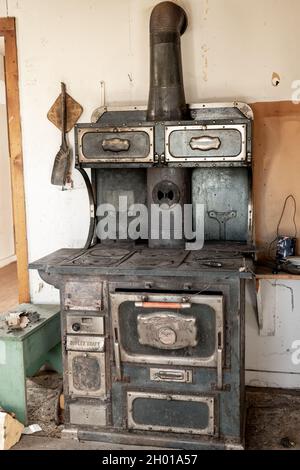 Cast iron wood stove in an old cabin Stock Photo - Alamy