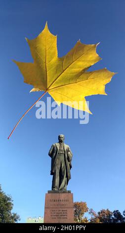 Monument to Taras Shevchenko in autumn, Kiev, Ukraine Stock Photo