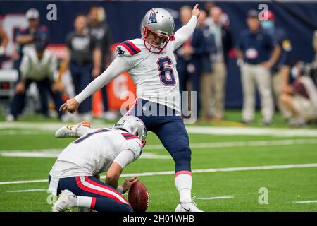 Houston, TX, USA. 10th Oct, 2021. New England Patriots kicker Nick Folk (6) kicks the winning field goal during the 4th quarter of an NFL football game between the New England Patriots and the Houston Texans at NRG Stadium in Houston, TX. The Patriots won the game 25 to 22.Trask Smith/CSM/Alamy Live News Stock Photo