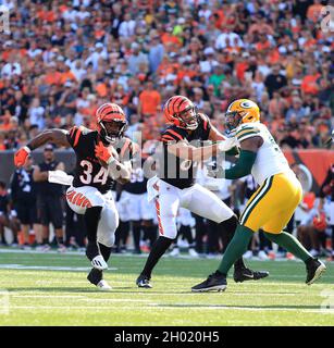 Cincinnati Bengals' running back Samaje Perine (34) celebrates against the Miami  Dolphins during an NFL preseason football game in Cincinnati, Sunday, Aug.  29, 2021. The Dolphins won 29-26. (AP Photo/Aaron Doster Stock Photo - Alamy