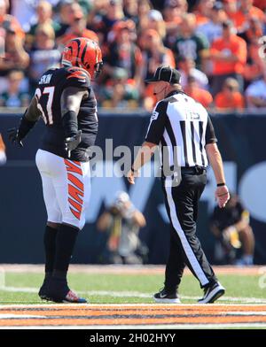 Quinton Spain carted off field vs. Chiefs - Cincy Jungle