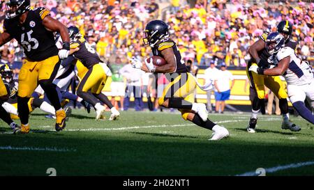 Pittsburgh, USA. Pittsburgh, PA, USA. 10th Oct, 2021. Zach Gentry #81  during the Pittsburgh Steelers vs Denver Broncos game at Heinz Field in  Pittsburgh, PA. Jason Pohuski/CSM/Alamy Live News Credit: Cal Sport