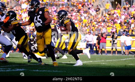 Pittsburgh, USA. Pittsburgh, PA, USA. 10th Oct, 2021. Zach Gentry #81  during the Pittsburgh Steelers vs Denver Broncos game at Heinz Field in  Pittsburgh, PA. Jason Pohuski/CSM/Alamy Live News Credit: Cal Sport