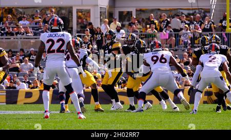 Pittsburgh, USA. Pittsburgh, PA, USA. 10th Oct, 2021. Zach Gentry #81  during the Pittsburgh Steelers vs Denver Broncos game at Heinz Field in  Pittsburgh, PA. Jason Pohuski/CSM/Alamy Live News Credit: Cal Sport