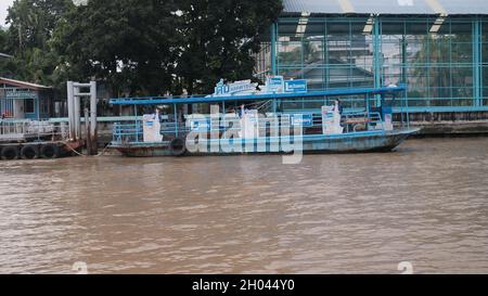 Khlong San Thonburi District Along the Chao Phraya River Bangkok Thailand Stock Photo