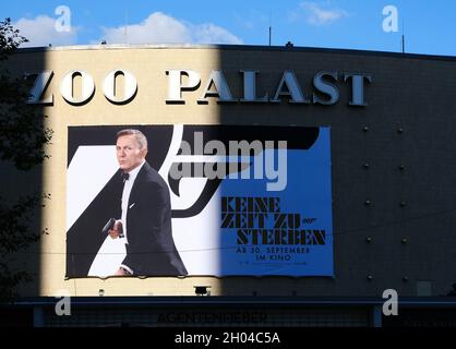 Berlin, Germany, 7. Okotber 2021, poster of the current James Bond movie "No time to die" with Daniel Craig at Zoo Palast. Stock Photo