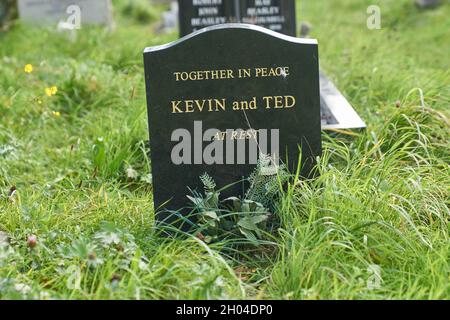 grave of two men buried together  headstone male couple Stock Photo