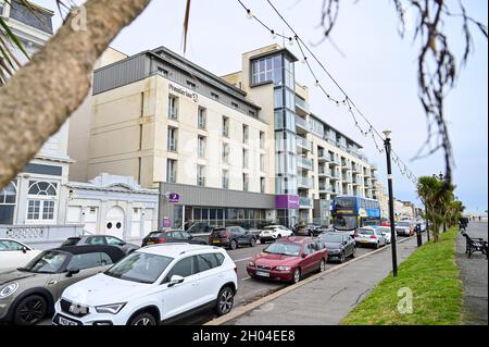 Premier Inn Hotel On Worthing Seafront West Sus England UK Stock premier-inn-hotel-on-worthing-seafront-west-sus-england-uk-stock
