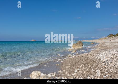 Sea wave splashes close up. Ripple sea water surface with golden sunset ...