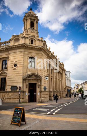 UK, Gloucestershire, Cheltenham, High Street, Lloyds Bank building at junction with Rodney Road Stock Photo