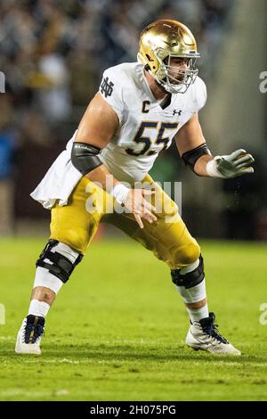 Notre Dame Fighting Irish offensive lineman Liam Eichenberg (74) and ...