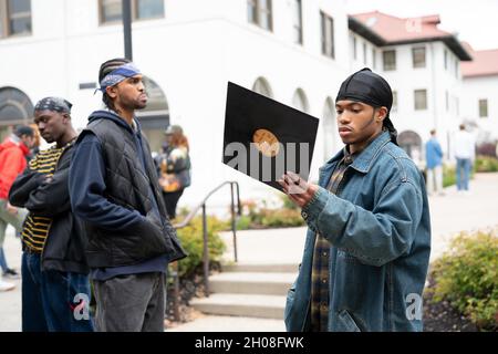 https://l450v.alamy.com/450v/2h08fwk/wu-tang-an-american-saga-from-left-dave-east-as-shotgun-damani-sease-as-u-god-airwaves-season-2-ep-207-aired-oct-6-2021-photo-vanessa-clifton-hulu-courtesy-everett-collection-2h08fwk.jpg