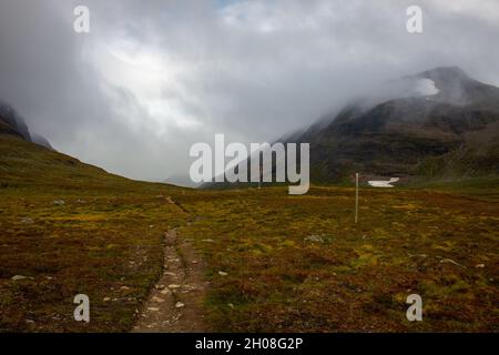 Kungsleden trail between Viterskalet and Syter huts, August 2021, Swedish Lapland Stock Photo