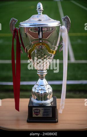 MANCHESTER, UK. OCT 11TH The Premier League Trophy on display on the centre during the SGB Premiership Grand Final 1st Leg between Belle Vue Aces and Peterborough Panthers at the National Speedway Stadium, Manchester on Monday 11th October 2021. (Credit: Ian Charles | MI News) Credit: MI News & Sport /Alamy Live News Stock Photo