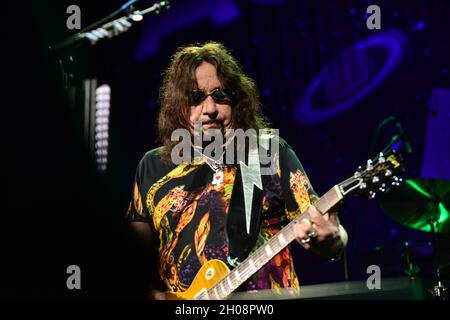 West Palm Beach, USA. 10th Oct, 2021. WEST PALM BEACH, FLORIDA - OCTOBER 10: Ace Frehley performs onstage at iTHINK Financial Amphitheatre on October 10, 2021 in West Palm Beach, Florida. (Photo by JL/Sipa USA) Credit: Sipa USA/Alamy Live News Stock Photo