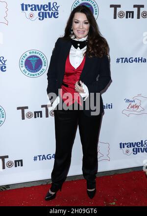 West Hollywood, United States. 11th Oct, 2021. WEST HOLLYWOOD, LOS ANGELES, CALIFORNIA, USA - OCTOBER 11: Restaurateur Lisa Vanderpump arrives at Travel and GIVE's 4th Annual 'Travel With A Purpose' Fundraiser With Lisa Vanderpump (Fundraiser to Benefit Teletherapy Program and Communities in Haiti Affected by Earthquake) held at TOM TOM Restaurant and Bar on October 11, 2021 in West Hollywood, Los Angeles, California, United States. (Photo by Xavier Collin/Image Press Agency/Sipa USA) Credit: Sipa USA/Alamy Live News Stock Photo