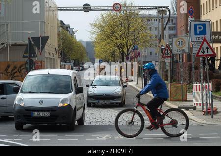 '17.04.2021, Germany, , Berlin - Traffic in Koepenicker Str. in Berlin-Mitte with cyclist and left turn. 0CE210417D007CAROEX.JPG [MODEL RELEASE: NOT A Stock Photo