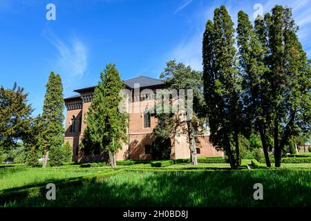 Old historical buiding at Mogosoaia Palace (Palatul Mogosoaia) near the lake and park, a weekend attraction close to Bucharest, Romania, in a sunny sp Stock Photo